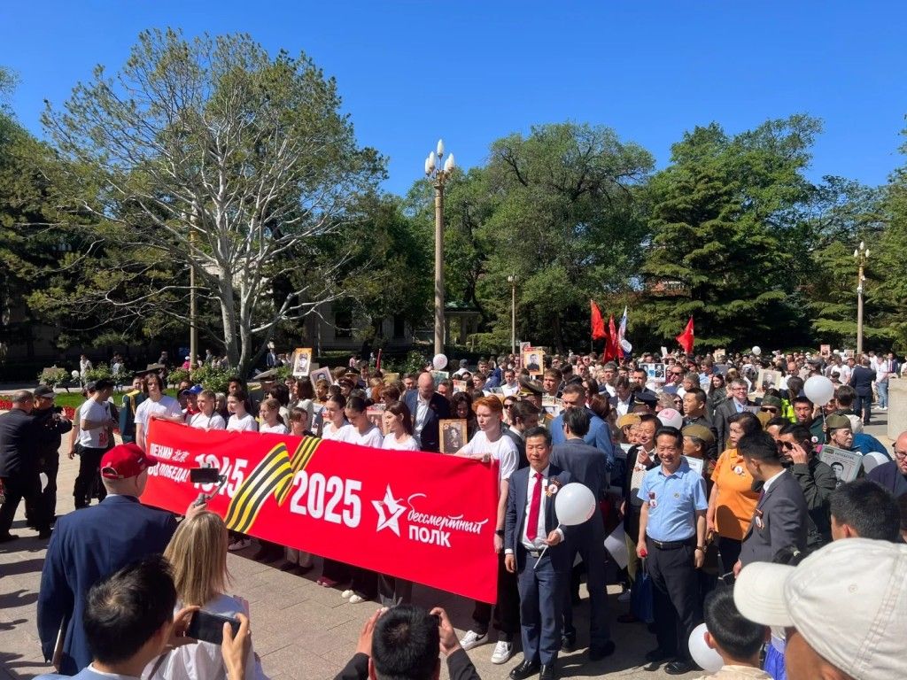 俄罗斯使馆北京二战纪念游行 逾千中俄民众参加
